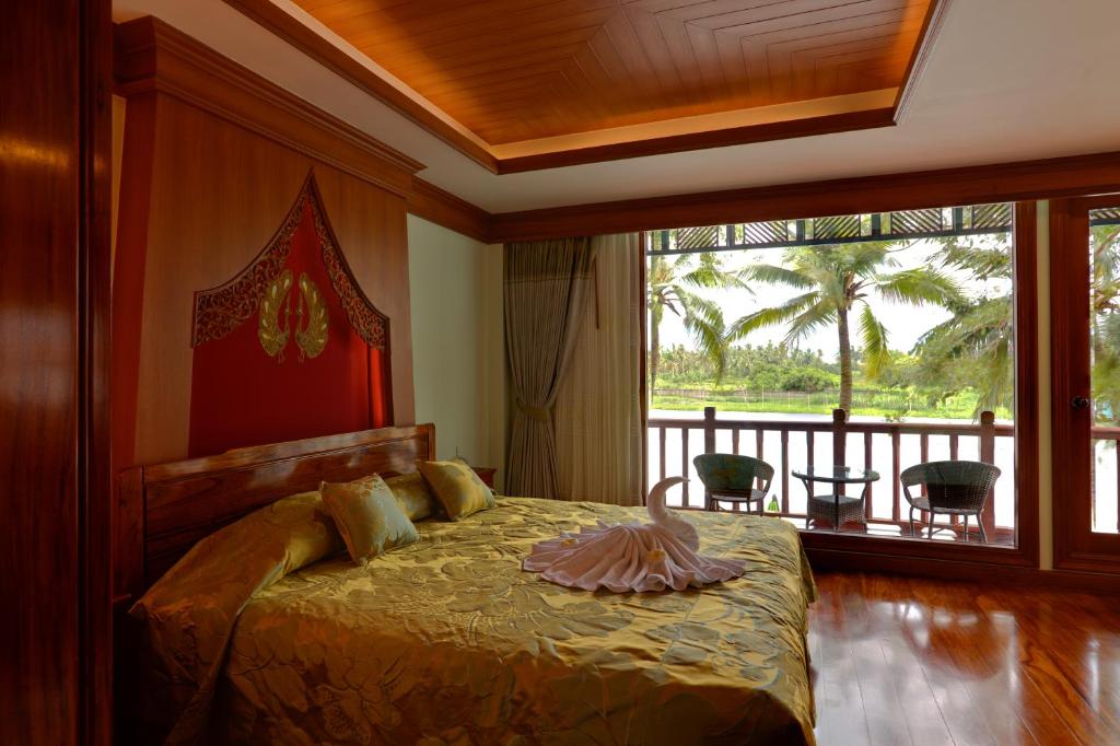 Сьюит (Люкс с кроватью размера «king-size») курортного отеля RK Riverside Resort & Spa, Накхонпатхом