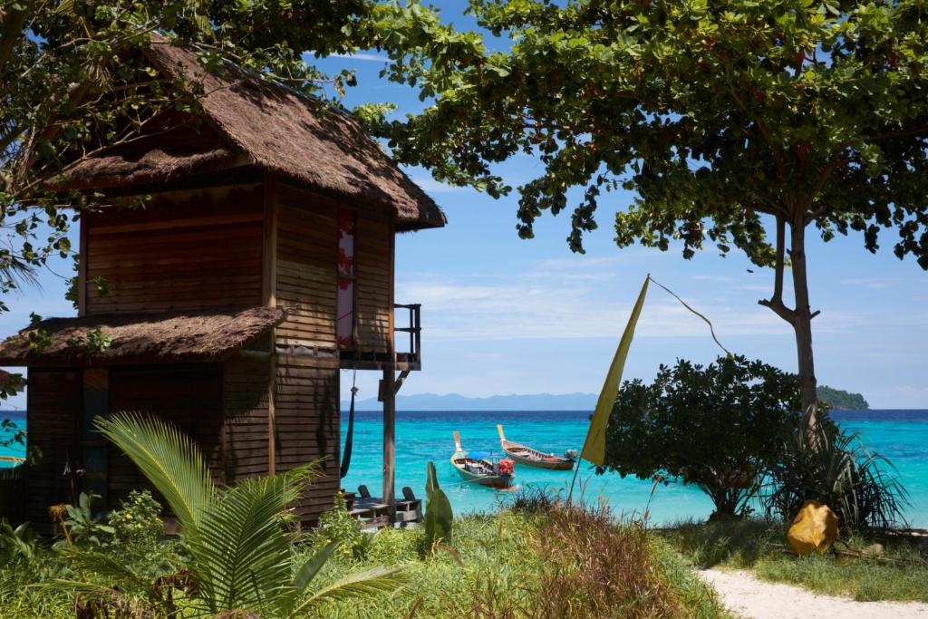 Номер (Бунгало Breezy с видом на море), Castaway Resort Koh Lipe