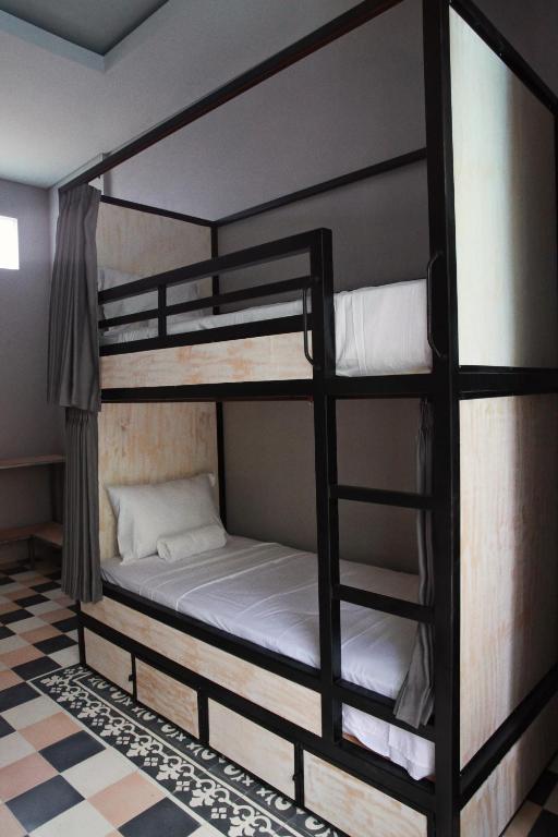 Номер (Кровать в общем 4-местном номере для мужчин и женщин) хостела Mojosurf Camp Canggu, Чангу
