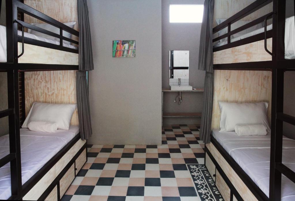 Номер (Кровать в общем номере для женщин с 4 кроватями) хостела Mojosurf Camp Canggu, Чангу