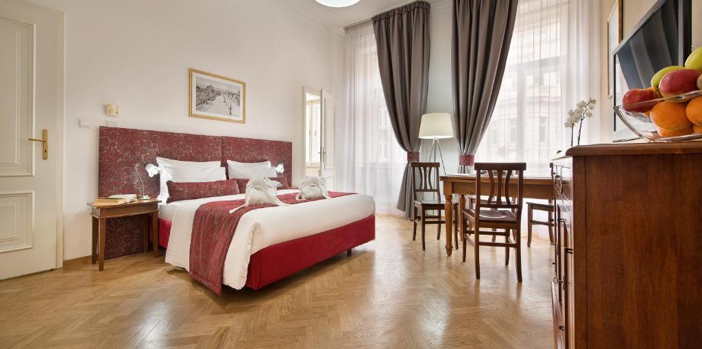 Апартаменты (Стандартные двухместные апартаменты) апарт-отеля Suite Home Prague, Прага