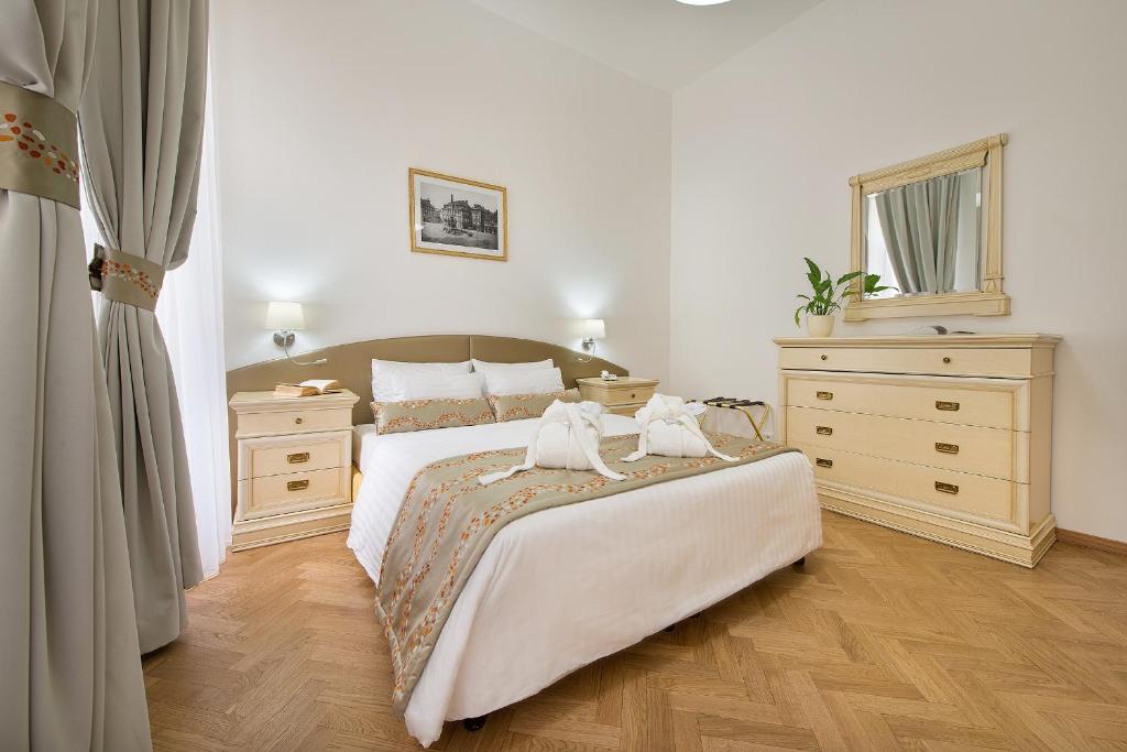 Апартаменты (Улучшенные двухместные апартаменты) апарт-отеля Suite Home Prague, Прага