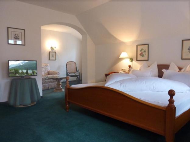 Двухместный (Двухместный номер с 1 кроватью, вид на озеро) отеля Seehotel Enzian, Хермагор-Прессеггер-Зе