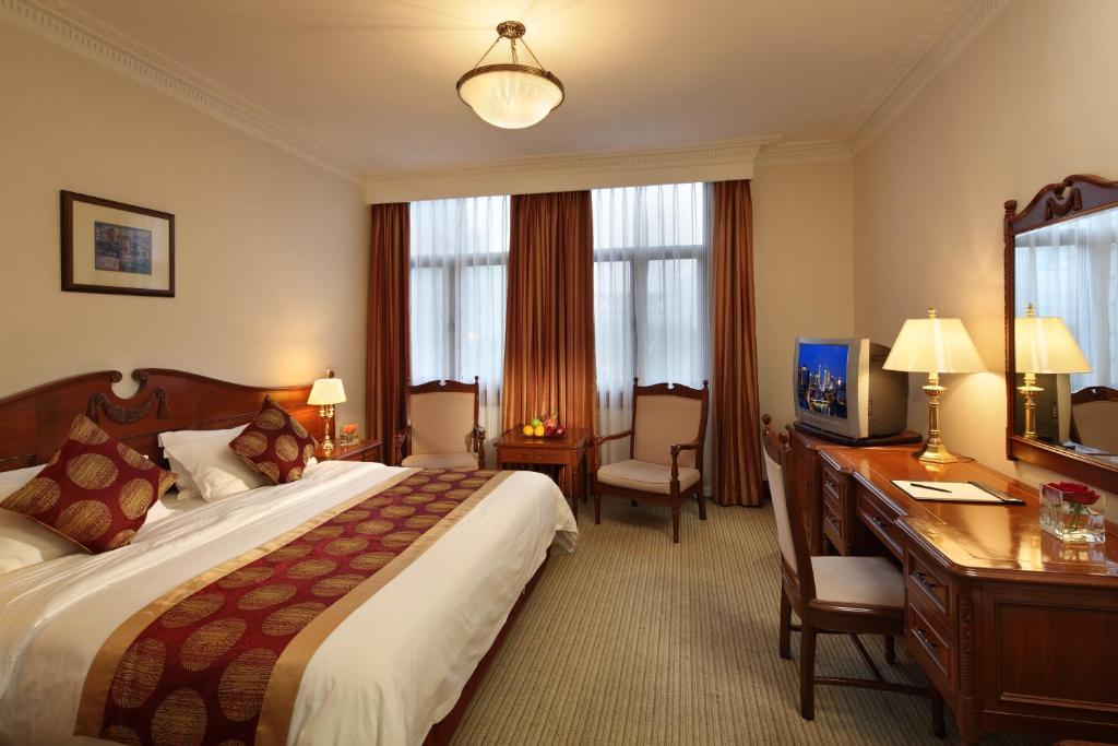 Двухместный (Улучшенный номер с кроватью размера «queen-size») отеля Jin Jiang Pacific Hotel, Шанхай