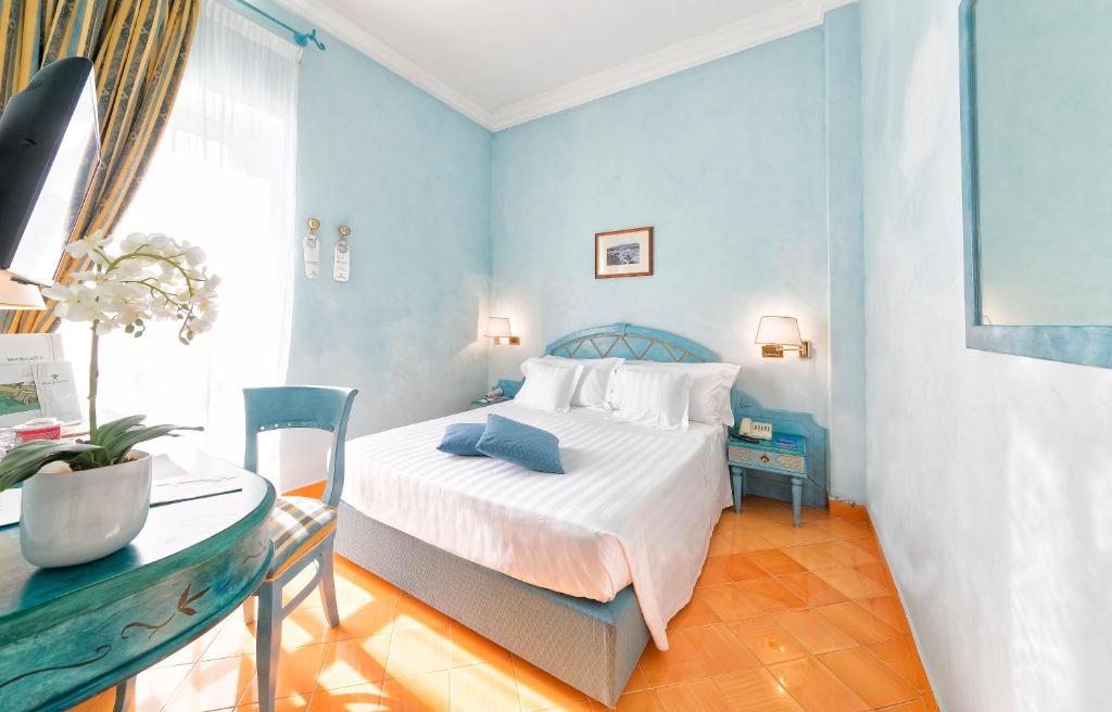 Двухместный (Классический двухместный номер с 1 кроватью или 2 отдельными кроватями) отеля Miramare E Castello, Искья