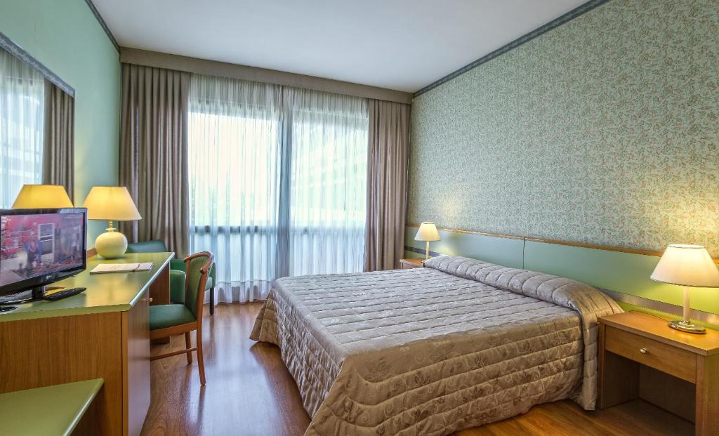 Двухместный (Двухместный номер эконом-класса с 1 кроватью или 2 отдельными кроватями) отеля Hotel Savoia Thermae & Spa, Абано-Терме