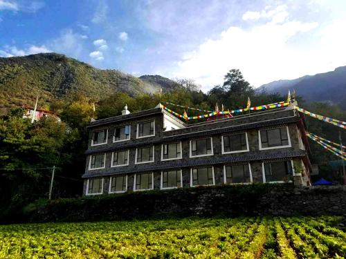 1家住宿  m                  中国 miyaluo   哈达驿站位于米亚罗