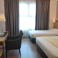 Трехместный (Улучшенный трехместный номер) отеля Hotel Transit Kuala Lumpur, Куала-Лумпур