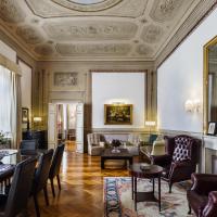 Сьюит (Королевский люкс Da Verrazzano) отеля Relais Santa Croce by Baglioni Hotels, Флоренция