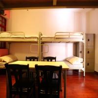 Номер (Кровать в общем 8-местном номере для мужчин и женщин) хостела Wheat Youth Hostel, Циндао