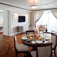 Сьюит (Люкс с видом на озеро) отеля Palazzo Versace Dubai, Дубай