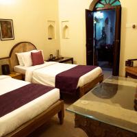 Двухместный (Deluxe Double Room (includes one complimentary boat ride once during the stay)) отеля Panchkote Raj Ganges, Варанаси