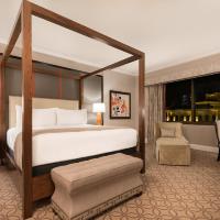 Сьюит (Люкс «Премиум» Palace с 1 кроватью размера «king-size», для некурящих) курортного отеля Caesars Palace Hotel & Casino, Лас-Вегас