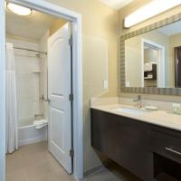 Сьюит (One-Bedroom King Suite - Disability Access Tub (No Resort Fee)) отеля Staybridge Suites Orlando at SeaWorld, an IHG Hotel, Орландо