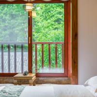 Двухместный (Двухместный номер с 2 отдельными кроватями и видом на горы) отеля River View Hotel, Яншо