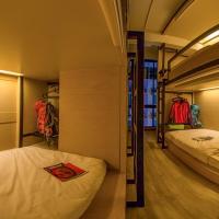 Семейный (Семейный номер с общей ванной комнатой (только для женщин)) хостела Le Bonheur Poshtel, Бангкок