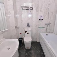 Трехместный (Представительский трехместный номер) отеля Hanoi Bella Rosa Suite Hotel, Ханой