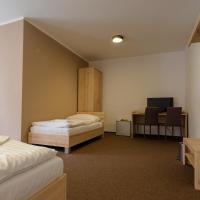 Трехместный (Трехместный номер с дополнительной кроватью) курортного отеля Hotel Lopušná Dolina, Попрад