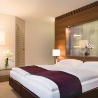 Двухместный (Улучшенный номер с кроватью размера «king-size») отеля Mövenpick Hotel Hamburg, Гамбург