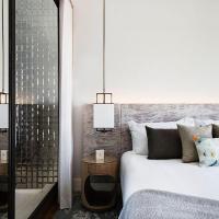 Двухместный (Номер Bronze с кроватью размера «king-size» и балконом) отеля Dream Hollywood, Лос-Анджелес