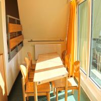 Семейный (Номер с 6 кроватями и общей ванной комнатой) хостела Jugendgästehaus St.-Michaels-Heim, Берлин