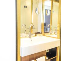 Двухместный (Классический номер с кроватью размера «queen-size») отеля INK Hotel Amsterdam - MGallery by Sofitel, Амстердам