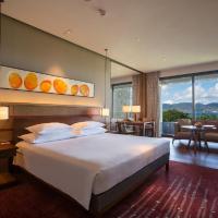 Двухместный (Номер Делюкс с кроватью размера "king-size" и видом на море) курортного отеля Park Hyatt Sanya Sunny Bay Resort, Санья