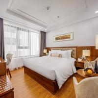 Двухместный (Улучшенный номер с кроватью размера «king-size») отеля Paris Deli Danang Beach Hotel, Дананг