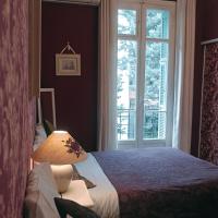 Трехместный (Улучшенный трехместный номер, вид на город или сад) отеля Hotel Villa Rivoli, Ницца