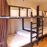 Номер (Кровать в общем номере для мужчин и женщин с 10 кроватями) хостела Mad Panda Hostel, Хуахин