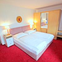 Двухместный (Улучшенный двухместный номер с 1 кроватью или 2 отдельными кроватями и балконом) отеля Hotel Sonnenhof Bed & Breakfast, Инсбрук