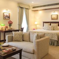 Двухместный (Executive Room Double Bed with 15% off on Food and Soft Beverages, Happy Hours (Buy 1 & Get 1) on select menu at InSomnia) отеля Vivanta by Taj Ambassador, Нью-Дели