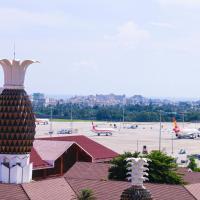 Двухместный (Двухместный номер с 1 кроватью или 2 отдельными кроватями, вид на горы) отеля Sanya Phoenix Airport Hotel, Санья