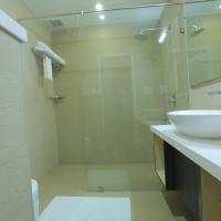 Двухместный (Двухместный номер Делюкс с 1 кроватью или 2 отдельными кроватями и видом на реку) отеля Hotel Vasundhara Palace, Ришикеш