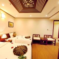Семейный (Смежный семейный номер «Исторический») отеля Hanoi Nostalgia Hotel & Spa, Ханой
