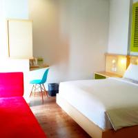 Двухместный (Warmth Room Smoking Room) отеля MaxoneHotels.com at Kramat, Джакарта