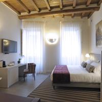 Сьюит (Полулюкс) отеля Trevi Palace Luxury Apartments, Рим