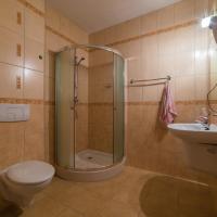 Четырехместный (Четырехместный номер с душем) отеля Pensjonat Nowita, Закопане
