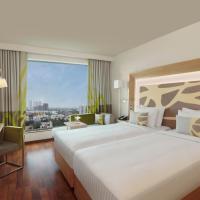 Двухместный (Aqua Pool View Room) отеля Novotel Chennai OMR - An AccorHotels Brand, Ченнаи