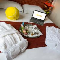 Двухместный (Улучшенный двухместный номер с 1 кроватью) отеля Hotel Olympic by Patrick Hayat, Париж