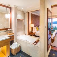 Двухместный (Ocean View Room King(Need to make appointment 1 day in advance: Limos pick-up service from Sanya Phoenix Airport for breakfast including reservations +30-miniute photo-shooting ）) курортного отеля Mandarin Oriental, Sanya, Санья