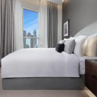 Сьюит (Полулюкс с правом посещения лаунджа) отеля Radisson Blu Hotel, Dubai Waterfront, Дубай
