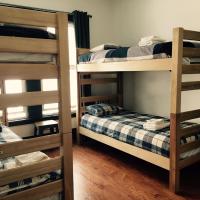 Четырехместный (Четырехместный номер с собственной ванной комнатой) отеля The Bartlett Hotel and Guesthouse, Сан-Франциско