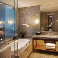 Двухместный (Номер Делюкс с кроватью размера «king-size») отеля InterContinental Hanoi Landmark72, Ханой