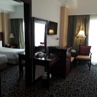 Четырехместный (Четырехместный номер с балконом) отеля The Guard Hotel, Каир