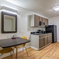 Двухместный (Номер Делюкс для некурящих с 1 кроватью размера "king-size") отеля Studio 6-Dallas, TX, Даллас