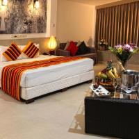 Трехместный (Трехместный номер Делюкс с балконом) отеля Thilanka Hotel, Канди