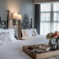 Сьюит (Улучшенный номер с видом на город) отеля Hotel Zocalo Central, Мехико