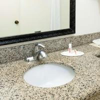 Двухместный (Номер с кроватью размера «queen-size») отеля Super 8 by Wyndham San Diego Hotel Circle, Сан-Диего