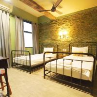 Двухместный (Двухместный номер с 2 отдельными кроватями и собственной ванной комнатой) хостела Niras Bankoc, Бангкок